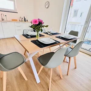 Apartment Modern-neu-nespresso-balkon-parkplatz, Augsburg